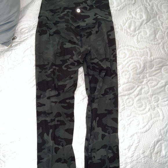 Lululemon green camo Align 21” leggings size 4 - Picture 1 of 2